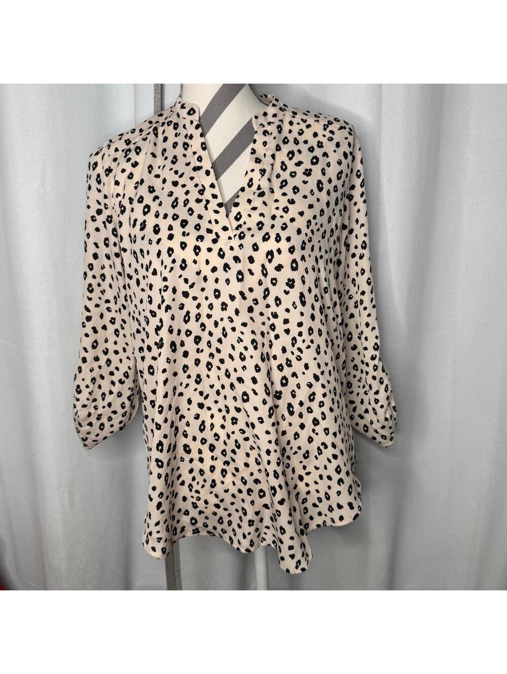 Lush Warren Split Neck Blouse Cheetah Leopsrd Print Off White Size
M Women